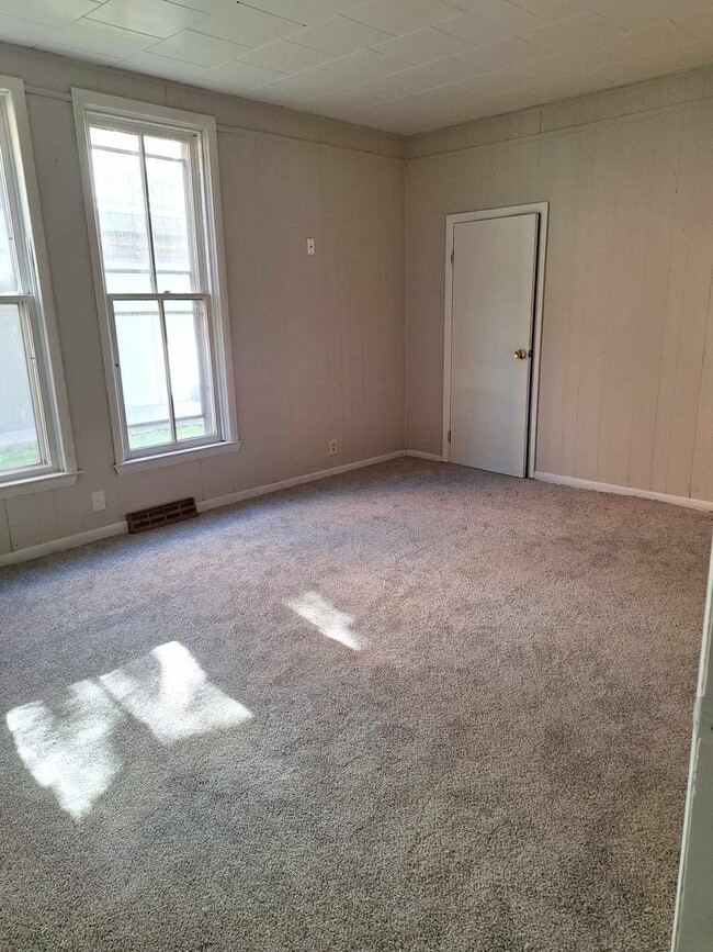 Building Photo - Beautiful Sidney Home