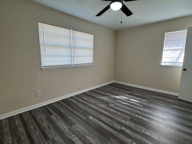 Building Photo - 2328 NW 46th- AVAILABLE NOW!