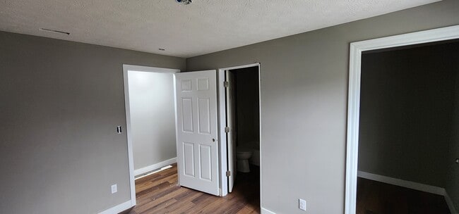 Building Photo - 429-431 Bolander