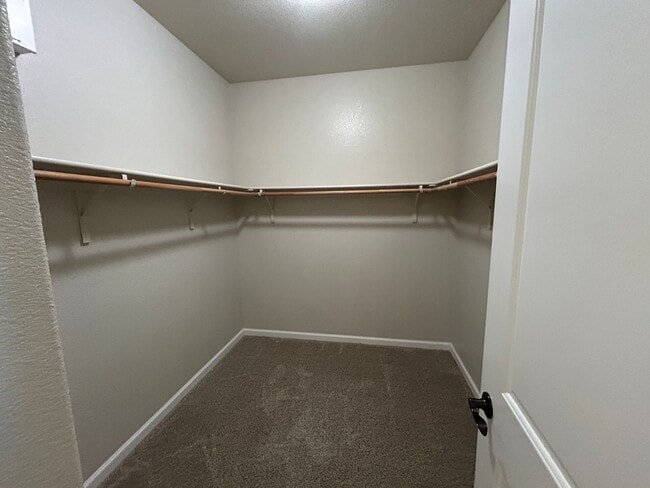 Building Photo - Supe Cute! Low Maintenance!