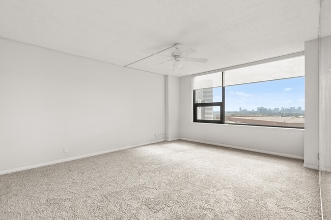 Building Photo - 14 Greenway Plz