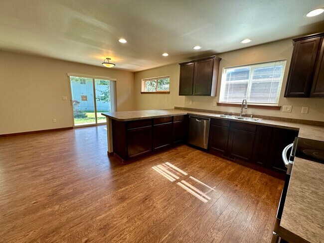 Building Photo - 5831 Pioneer Ridge Pl