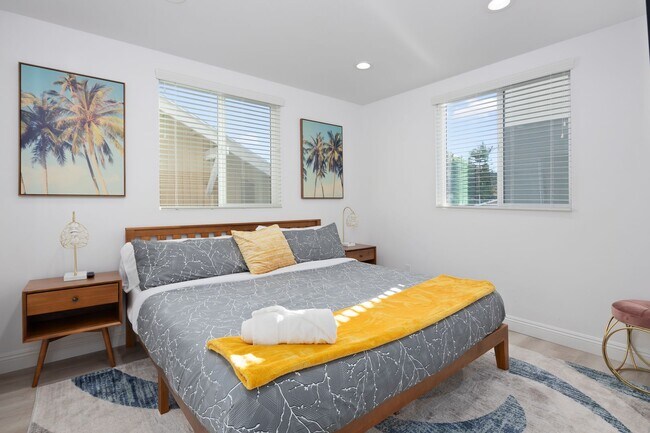 Building Photo - 4-Unit Townhome Community | Luxury Living Near DTLA