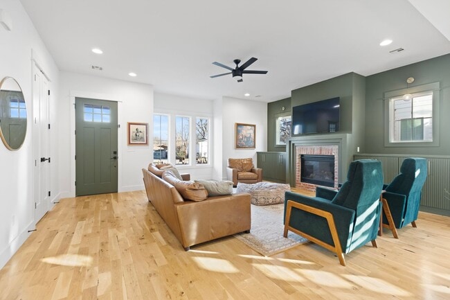 Building Photo - Luxury Rental in the Heart of the Rose District