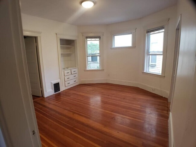 Building Photo - 32 Juliette St
