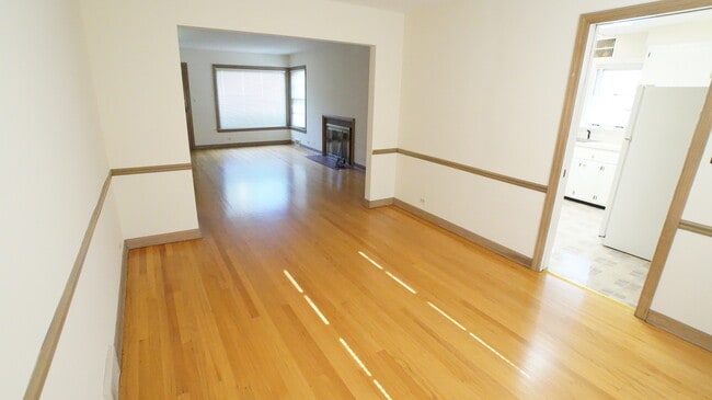 Building Photo - 1229 Middlebury Ln