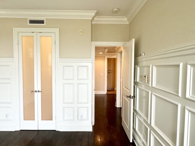 Building Photo - $3995.00 / 1600 sq.ft - 3 bdrm/2.5 bth Van...
