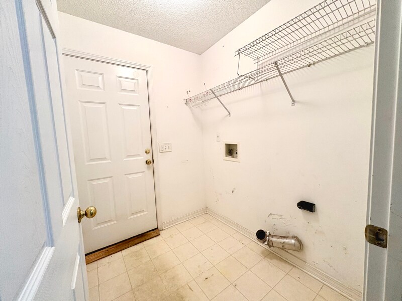 Building Photo - 6879 Cedar Ridge Cir