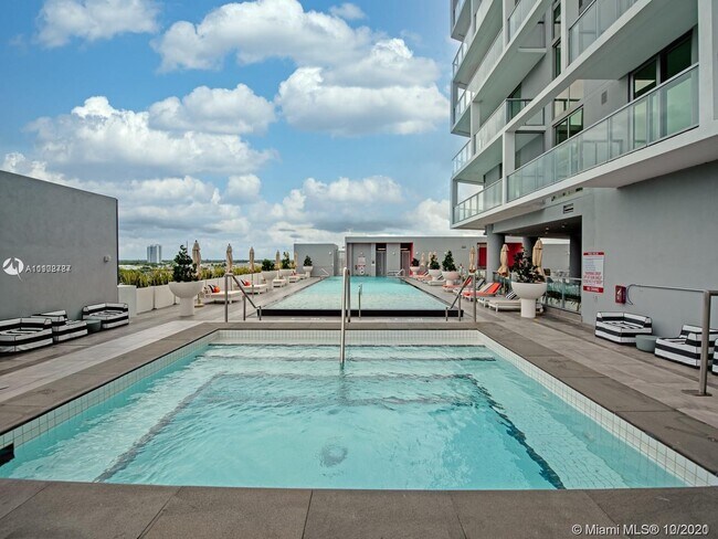 Building Photo - 2000 Metropica Way