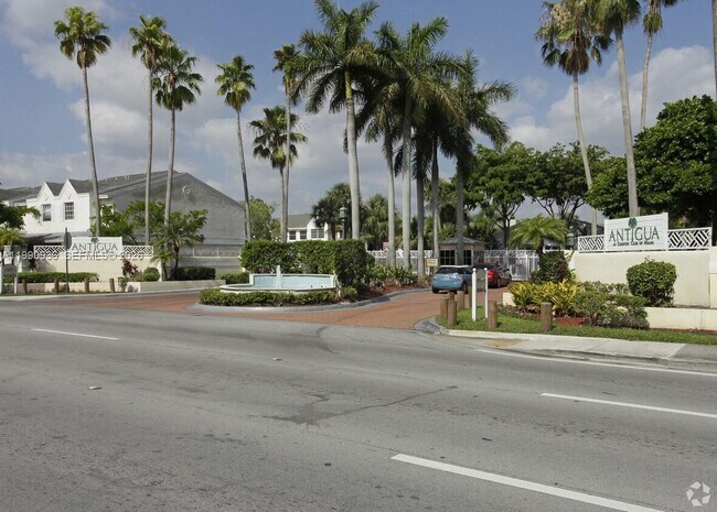 Building Photo - 17500 NW 67th Ct