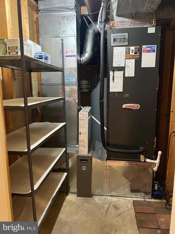 Building Photo - 10101 Alsace Ct