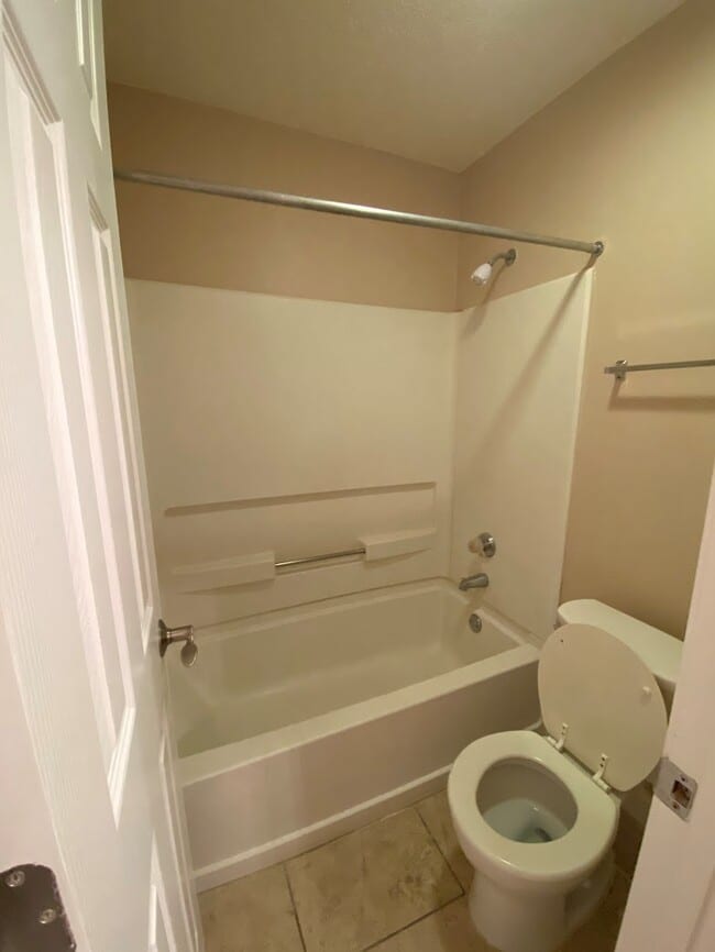 Building Photo - 672 Carrier Dr