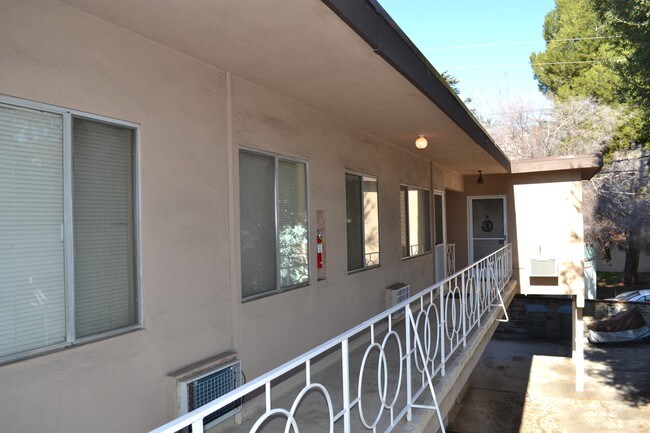 Building Photo - 1725 E Chevy Chase Dr