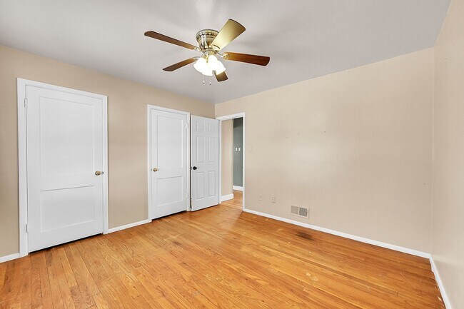 Building Photo - 2317 De Soto Rd