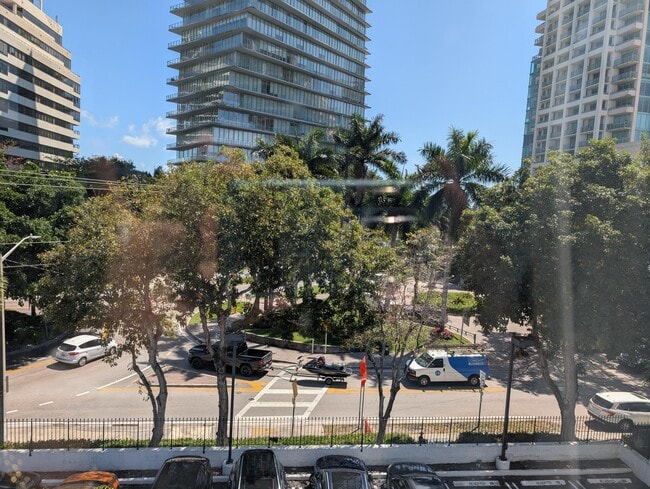 Building Photo - 2715 Tigertail Ave