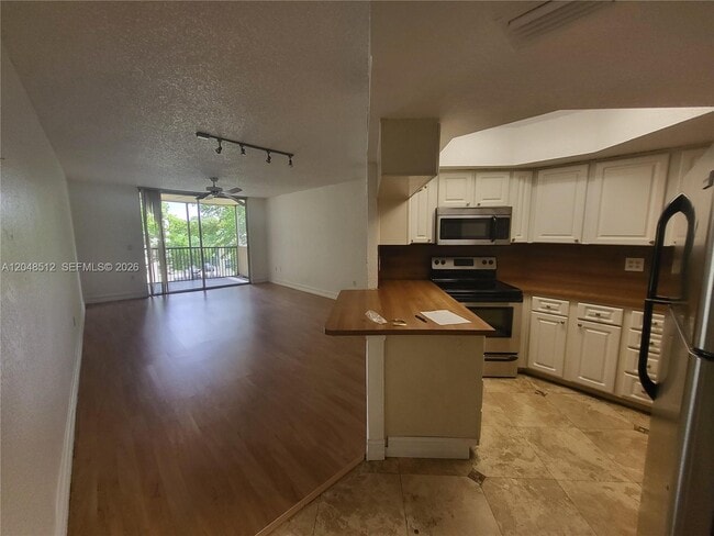 Building Photo - 8225 Lake Dr