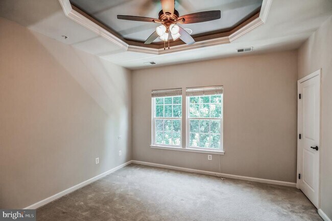 Building Photo - 8443 Clear Spring Dr