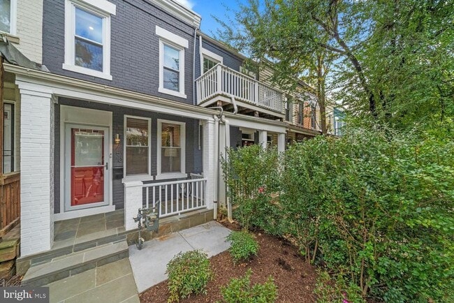 Primary Photo - 750 Irving St NW