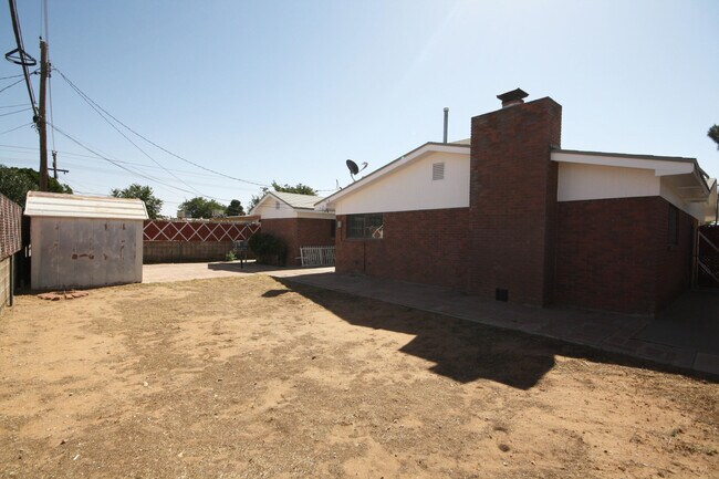 Building Photo - 5829 Macaw Ave