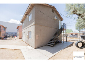 Building Photo - Discover Contemporary Living in this Phoen...