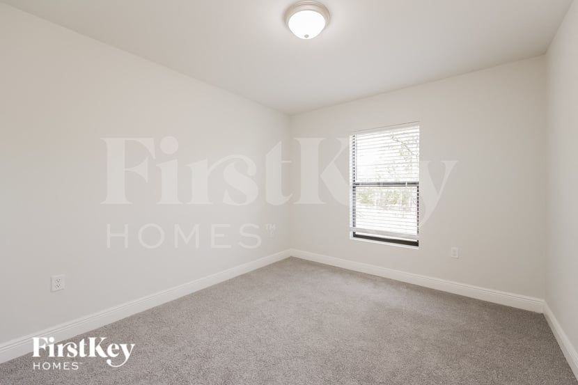 Building Photo - 3200 SE 5th St