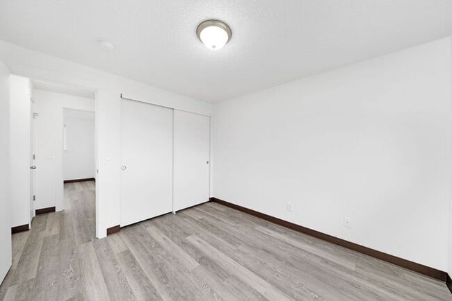 Building Photo - 2 bedroom 1 bath in Milwaukie!!