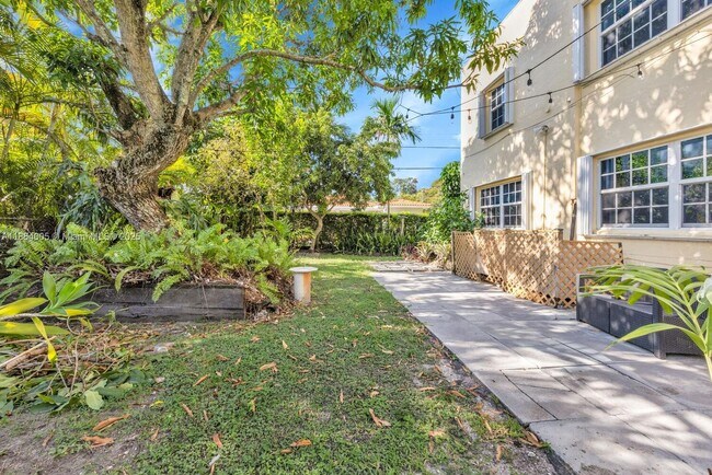 Building Photo - 46 Montilla Ave