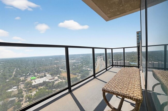 Building Photo - 84 East Ave