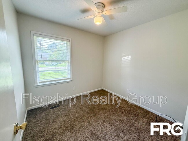 Building Photo - 910 Holloman St