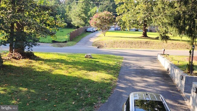 Building Photo - 12411 Thompson Rd