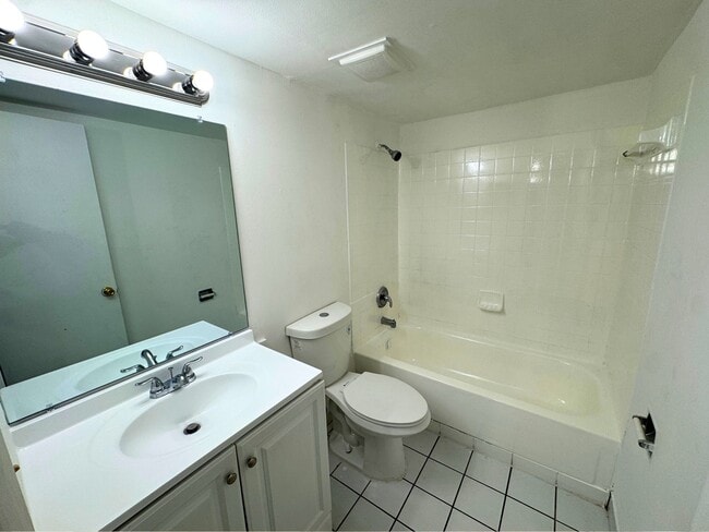 Building Photo - 4425 Treehouse Ln