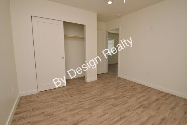 Building Photo - Contemporary 1 Bed 1 Bath with Beautiful Finishes, Private Yard & Off-Street Parking
