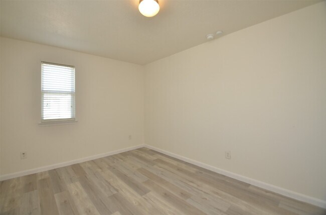 Building Photo - 19009 Barnesdale Ct