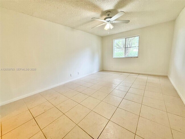 Building Photo - 9755 Westview Dr