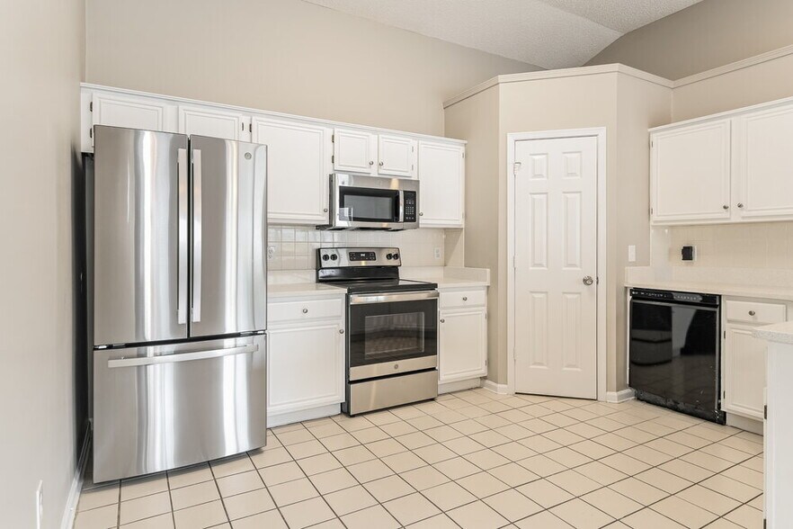 Building Photo - 8840 St Lucia Ct