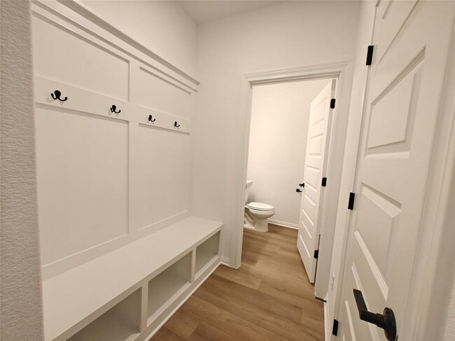 Building Photo - 2725 Woodall Dr