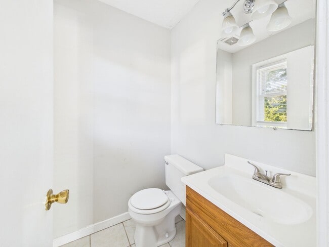 Building Photo - 835 Winnetka Ave