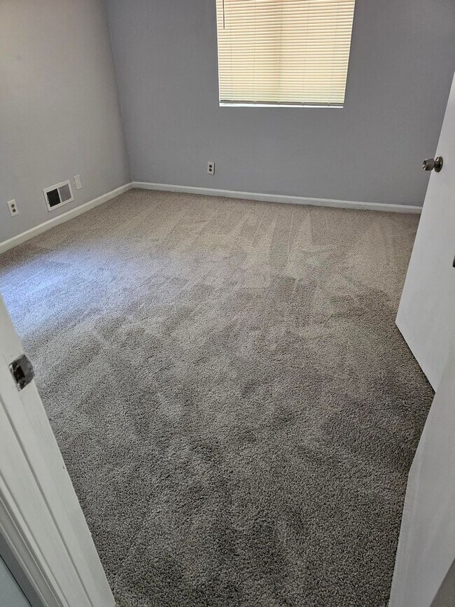 Building Photo - Amazing 4 Bedroom Home w/Basement! Conveni...