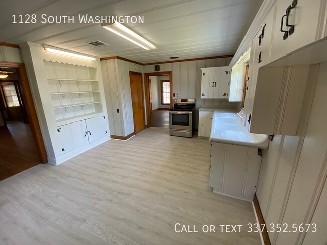 Building Photo - 1128 South Washington-