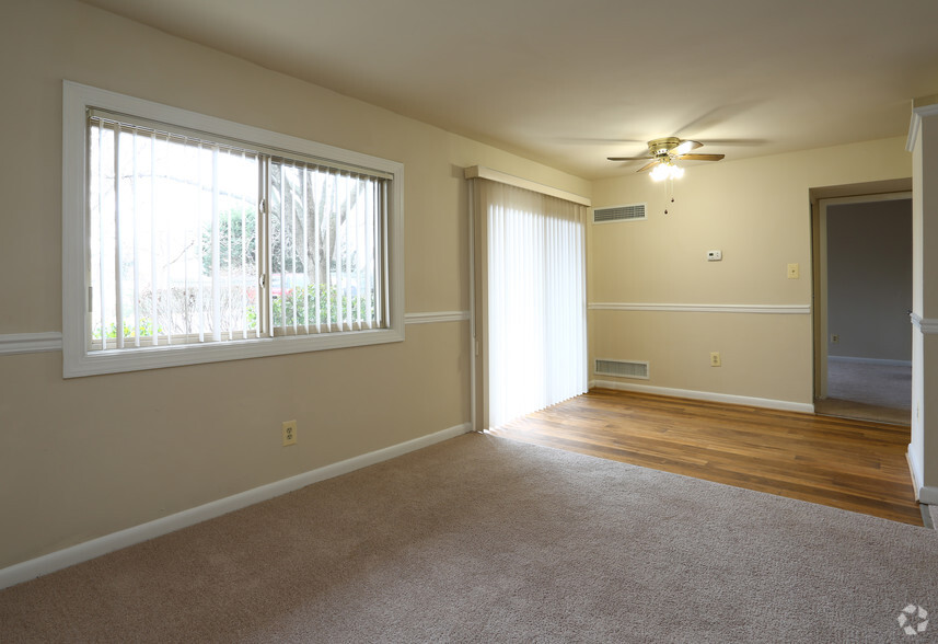 Interior Photo - Laurel Park & Laurelton Court