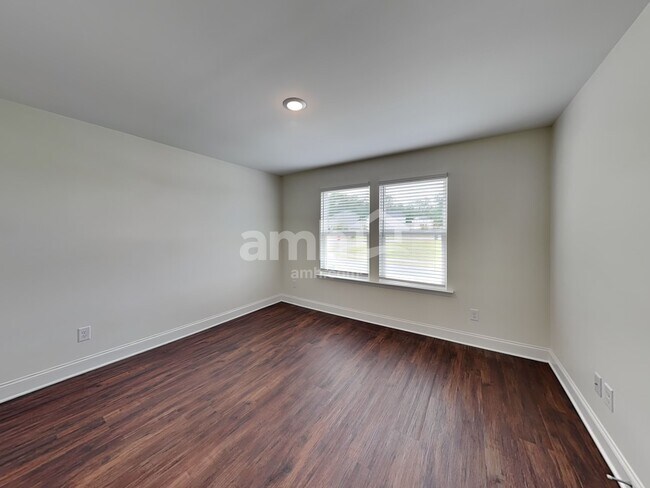 Building Photo - 4080 Chivalry Dr