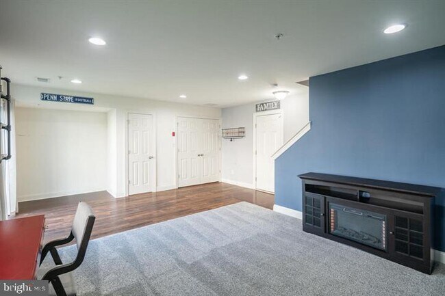 Building Photo - 27127 Hickory Ln