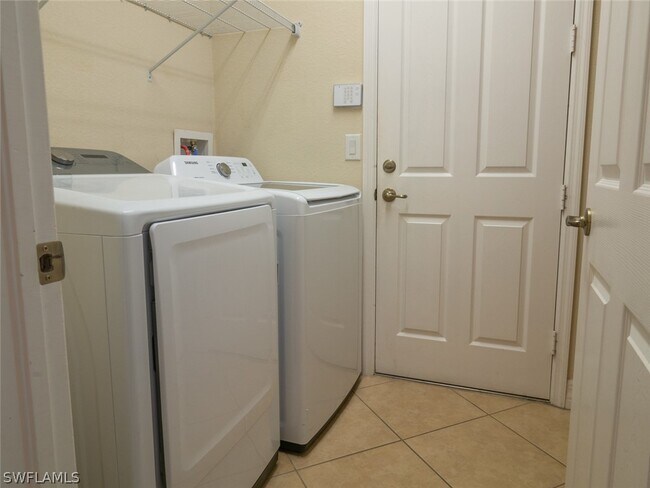 Building Photo - 10091 Mimosa Silk Dr