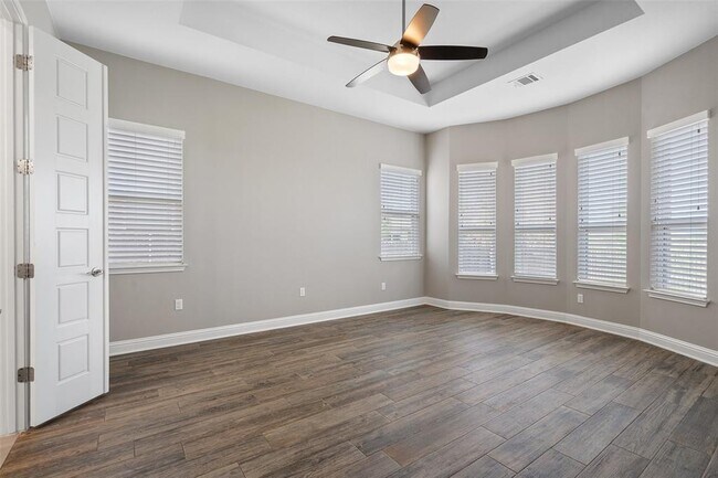 Building Photo - 5004 Mandevilla Dr