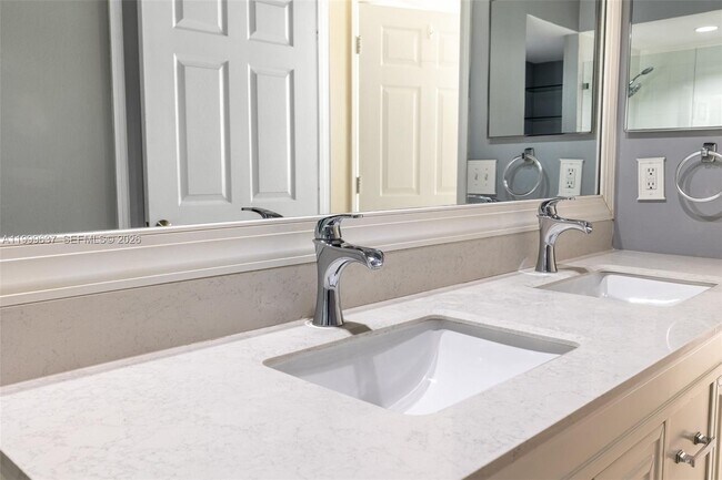 Building Photo - 3255 NE 184th St