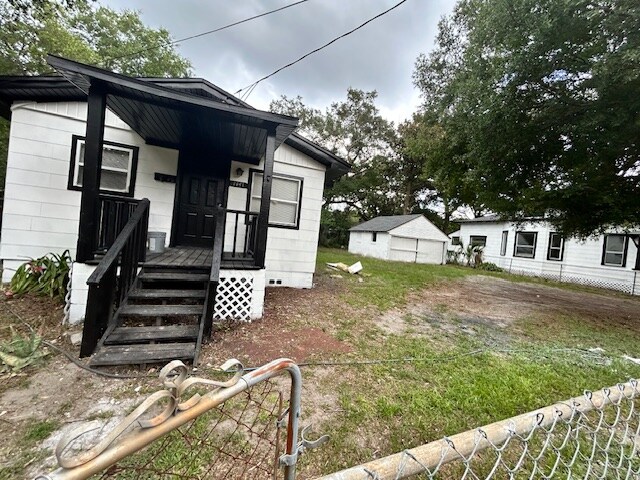 Primary Photo - 1441 E 14th St