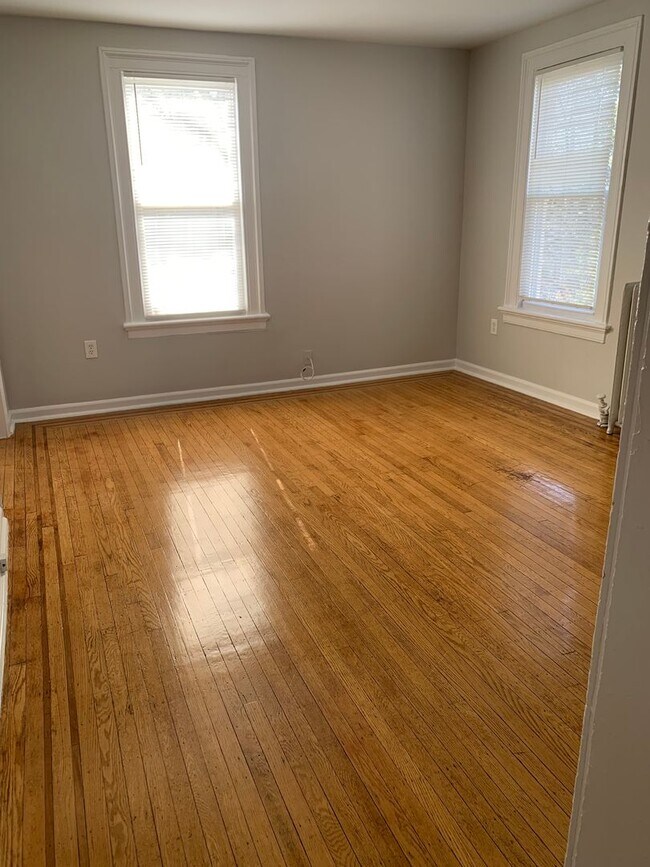 Building Photo - 142 Walnut St