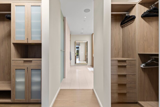 Building Photo - Park Lane 5305 - 3BR w/Swimming Pool and Yard!