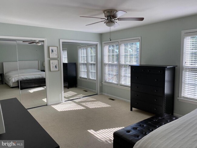 Building Photo - 216 Gretna Green Ct