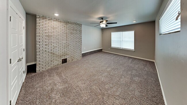 Building Photo - 3 Bedroom 2 Bath Home on 1 acre lot
